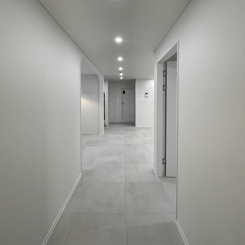 텐더 그레이로 완성한 미니멀 인테리어