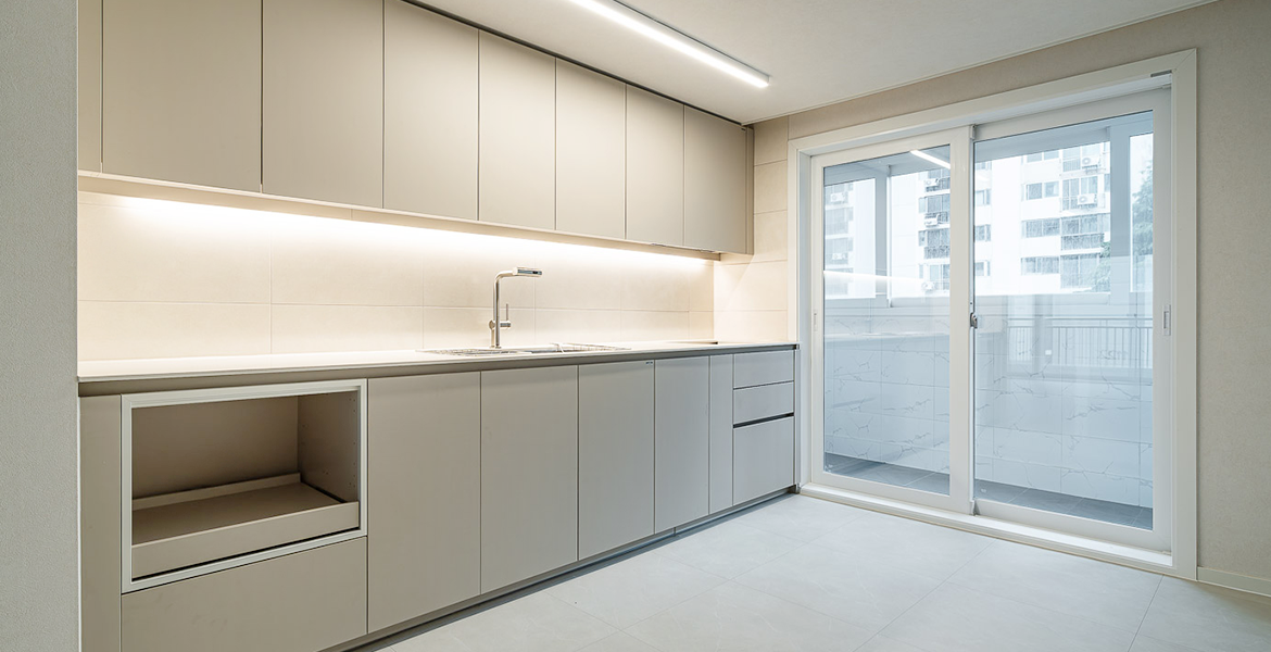 스톤 패턴의 LX Z:IN 바닥재 엑스컴포트 5.0을 시공해 고급스러운 분위기 완성