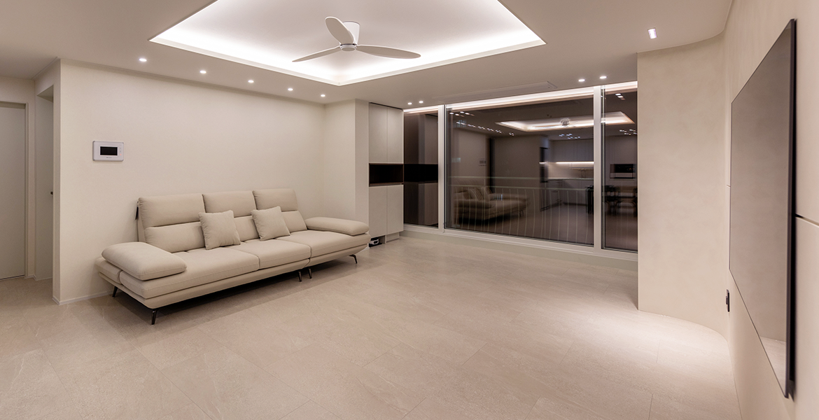 LX Z:IN 벽지 디아망과 바닥재 에디톤 스톤을 매치해 모던한 분위기 구현