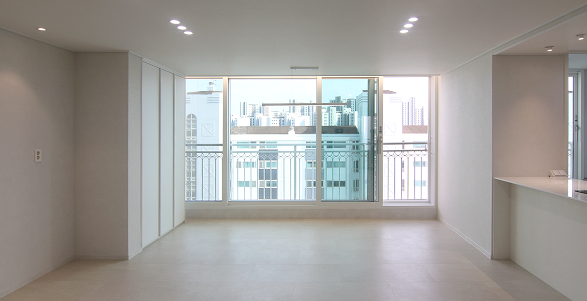 탑층의 단열 문제 개선을 위해 LX Z:IN 창호 뷰프레임으로 교체 시공