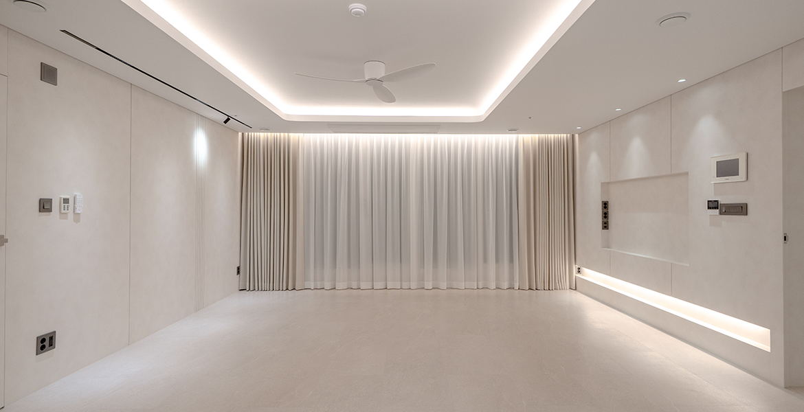 히든 몰딩과 인테리어필름 마감으로 미니멀하면서도 모던한 분위기 연출