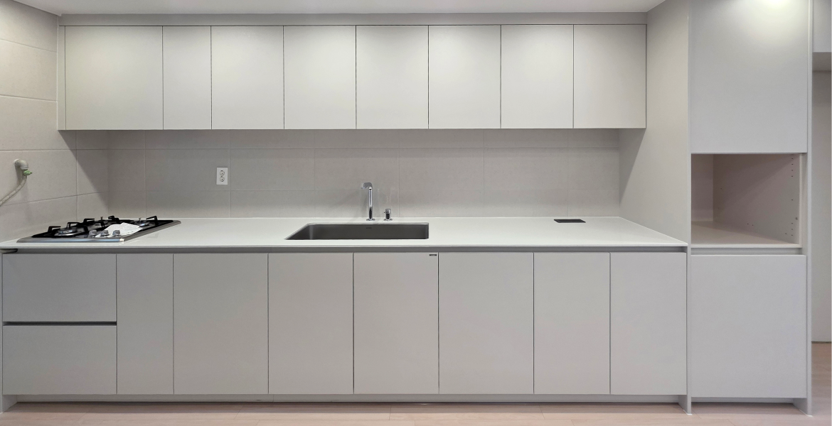 LX Z:IN 바닥재 강마루 스탠다드 섬유판(강그린 프로)을 시공해 내추럴한 분위기 완성