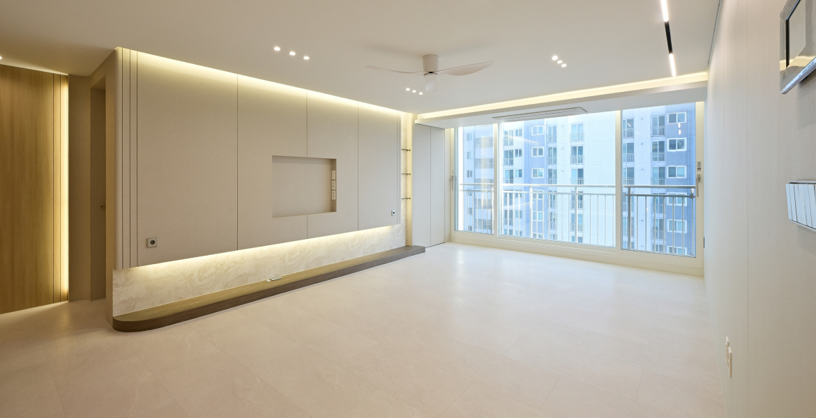 발코니 확장 후 LX Z:IN 창호 뷰프레임을 시공하여 개방감 있는 공간 완성