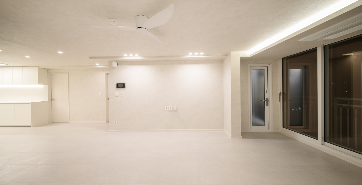 고급스러운 질감의 LX Z:IN 벽지 디아망을 시공해 감각적인 공간 연출