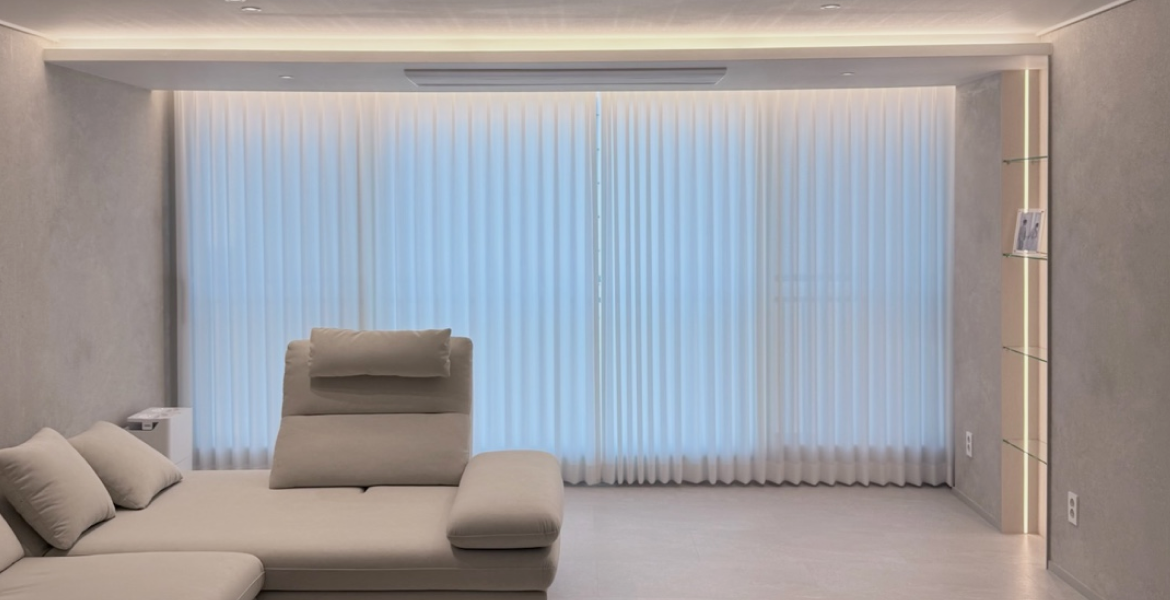 스톤 패턴의 LX Z:IN 벽지 디아망을 적용해 고급스러운 무드 연출