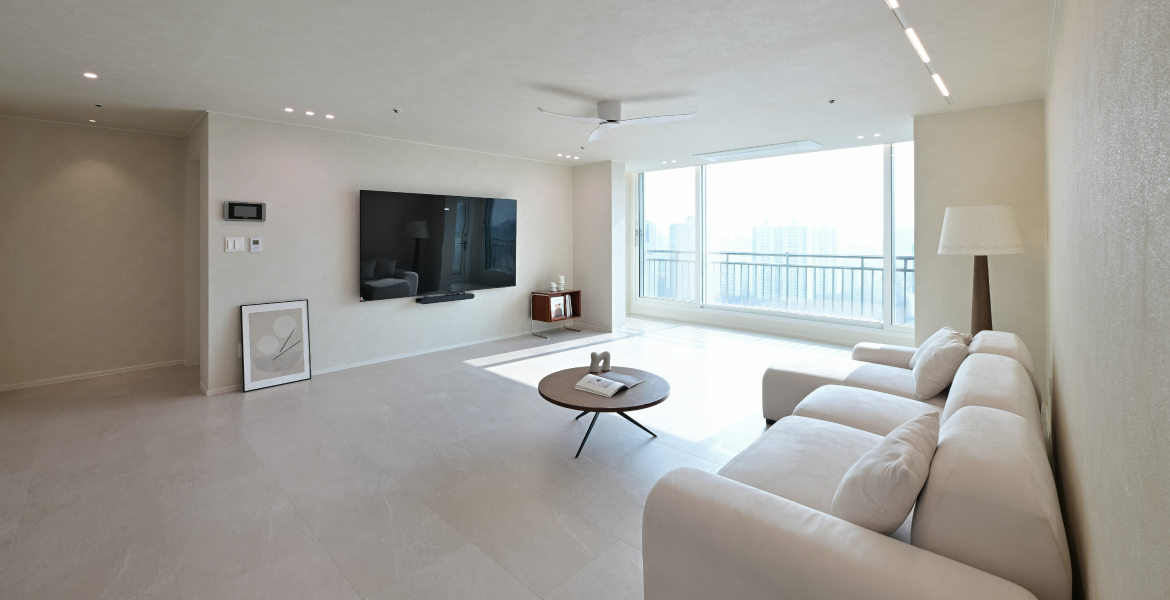 크림 베이지 톤의 LX Z:IN 벽지 디아망을 적용해 따뜻하고 편안한 무드 연출