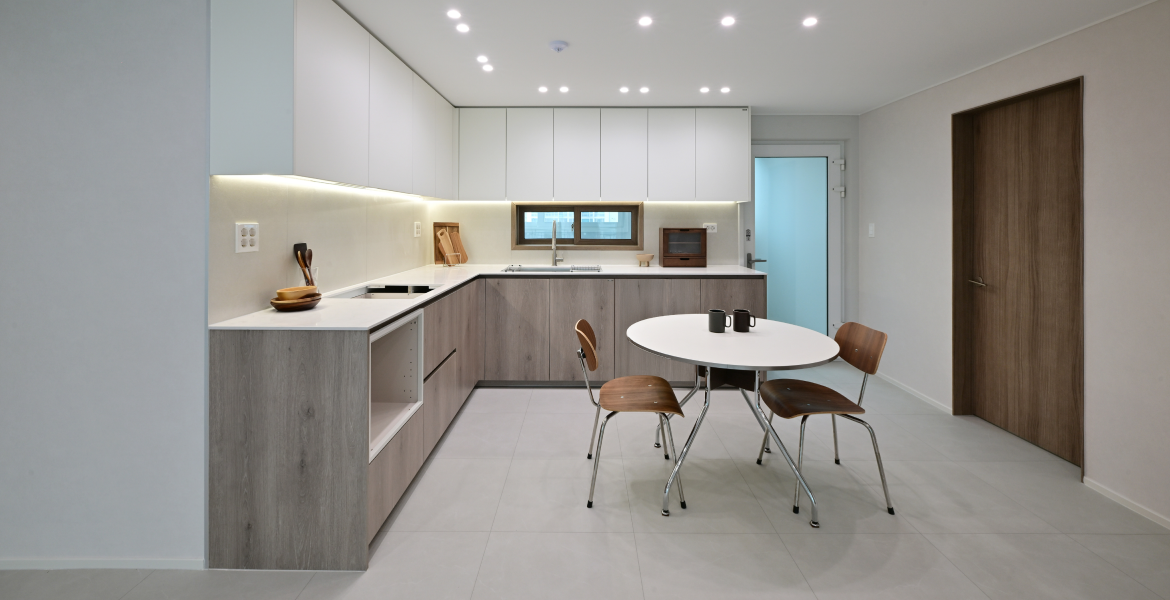 스톤 패턴의 LX Z:IN 바닥재 엑스컴포트 5.0을 시공해 모던한 무드 구현