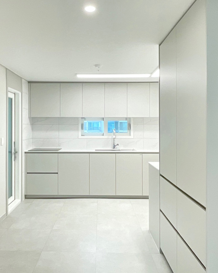 실용적인 주방수납이나 주방시공을 하고 싶으신가요? 인테리어 전문가가 직접 알려주는 주방 시공 꿀팁을 소개합니다!